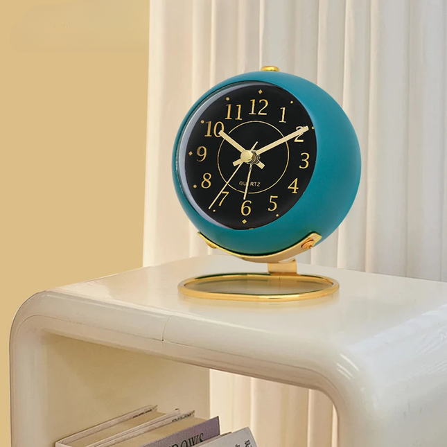 Pyöreä analoginen design-herätyskello