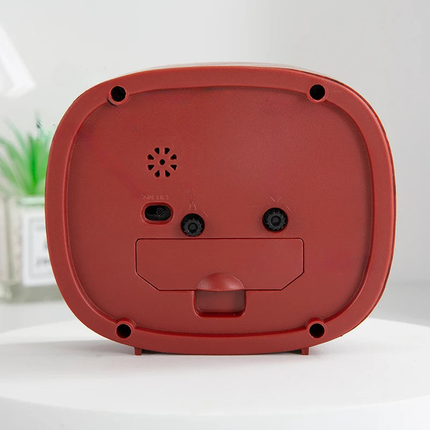 Analoginen herätyskello suurilla numeroilla