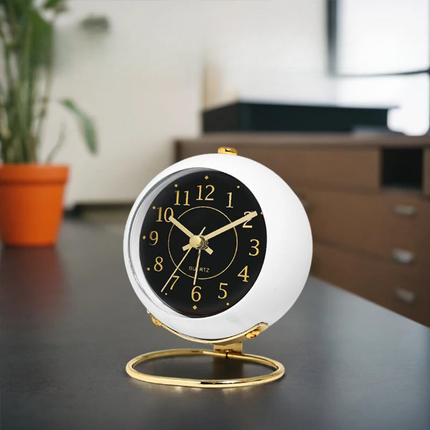 Pyöreä analoginen design-herätyskello