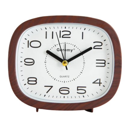 Analoginen herätyskello suurilla numeroilla