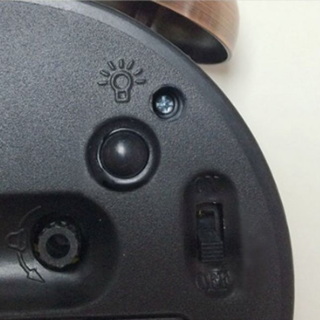 Retro-tyylinen paristokäyttöinen herätyskello