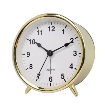 Pieni retro-herätyskello viisareilla