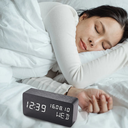 Moderni puinen LED-herätyskello