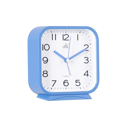 Neliönmuotoinen analoginen herätyskello pöydälle