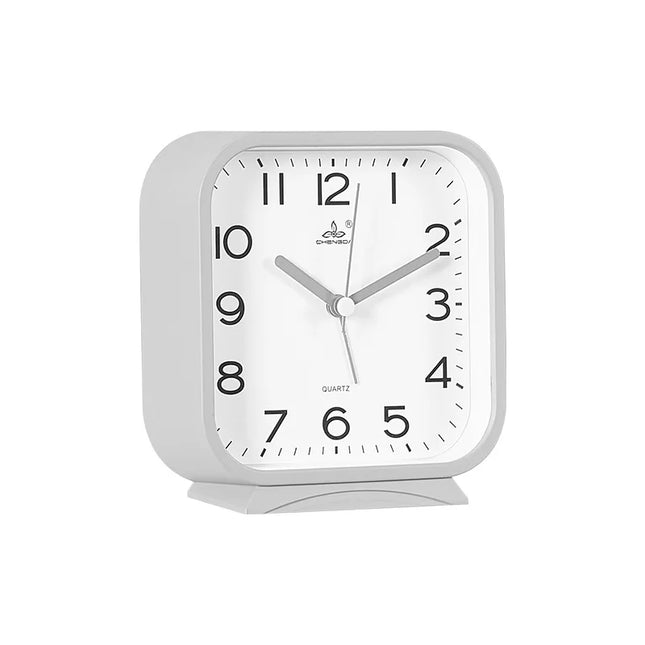 Neliönmuotoinen analoginen herätyskello pöydälle