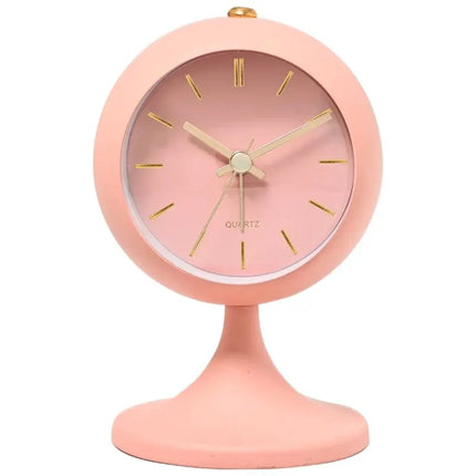 Vintage-herätyskello jalustalla makuuhuoneeseen