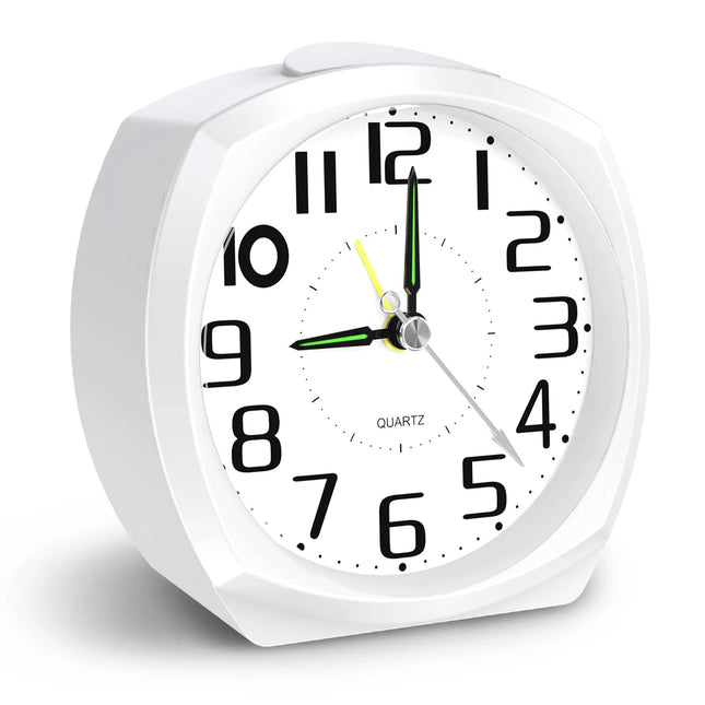 Yksinkertainen analoginen herätyskello yöpöydälle