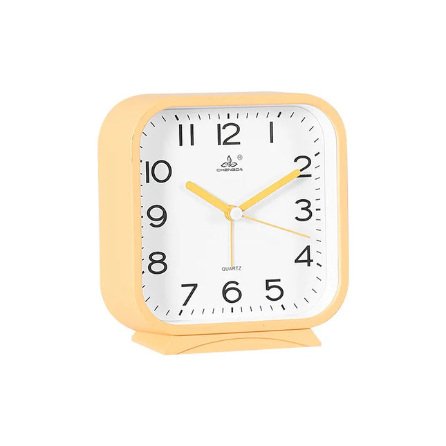 Neliönmuotoinen analoginen herätyskello pöydälle