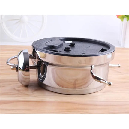 Pieni vintage-herätyskello metallia