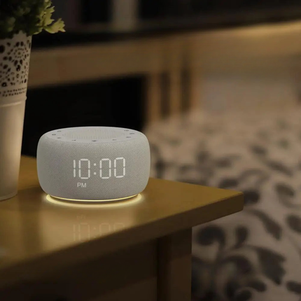 Digitaalinen FM-kelloradio kaiuttimella