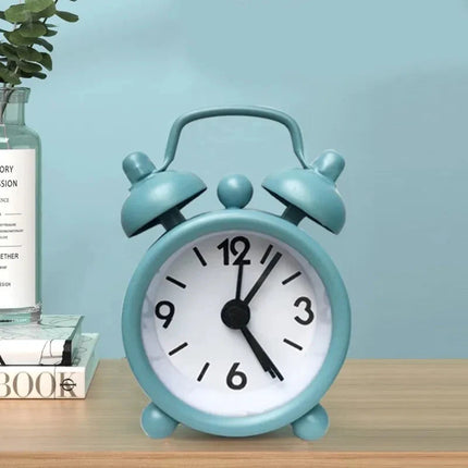 Pieni mini-kokoinen analoginen herätyskello