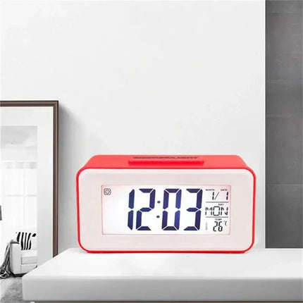 Pieni paristokäyttöinen digitaaliherätyskello