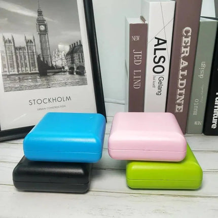 Pieni retro-tyylinen matkaherätyskello