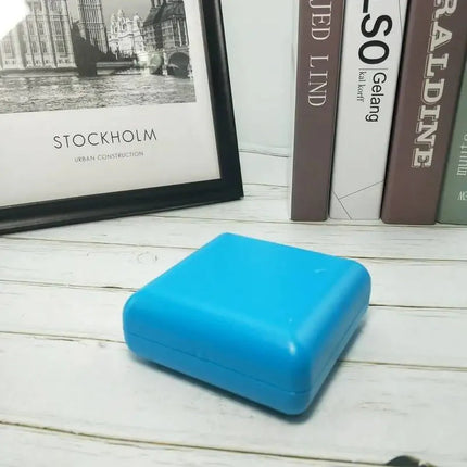 Pieni retro-tyylinen matkaherätyskello