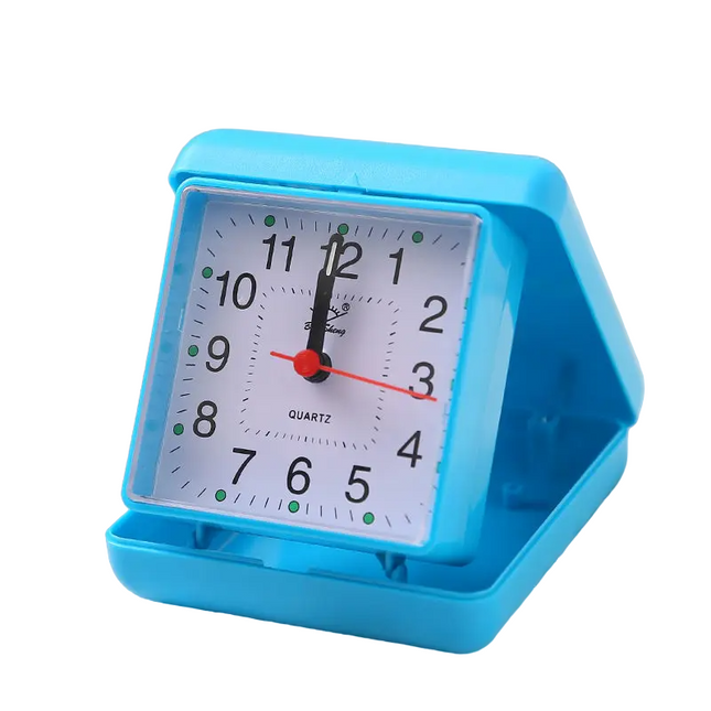 Pieni retro-tyylinen matkaherätyskello