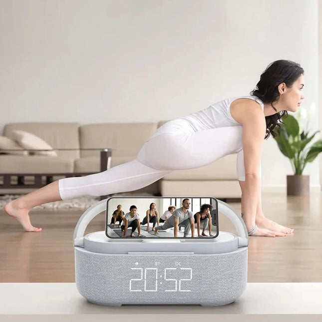 Kelloradio langattomalla laturilla ja valolla