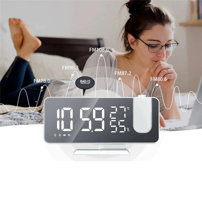 Valkoinen projektorikelloradio lämpömittarilla