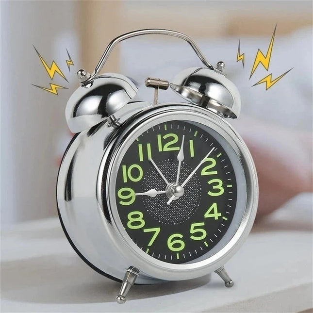 Perinteinen herätyskello valaistuilla numeroilla