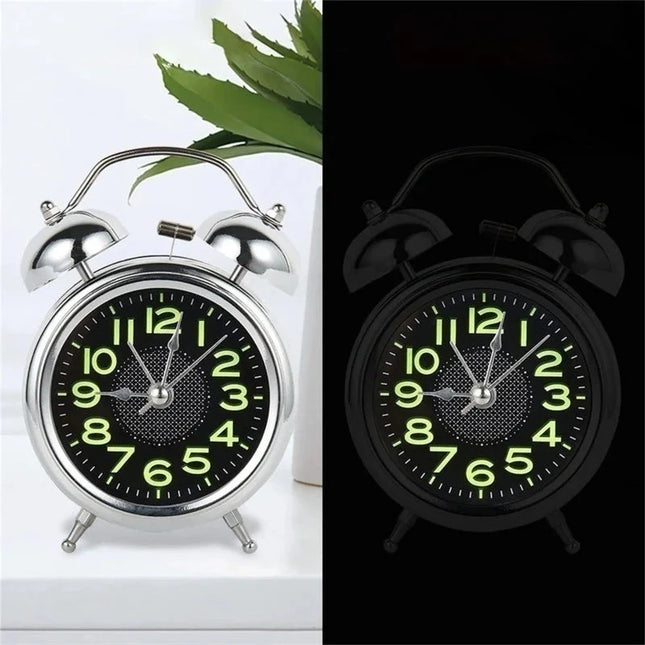 Perinteinen herätyskello valaistuilla numeroilla