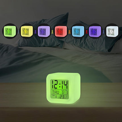 Digitaalinen kuutioherätyskello vaihtuvilla väreillä