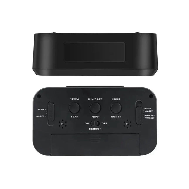 Paristokäyttöinen digikello taustavalolla