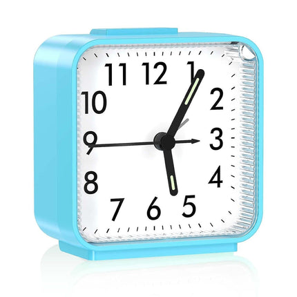 Analoginen herätyskello valaistuilla viisareilla