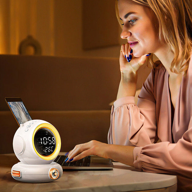 Sarastusvalo herätyskello nuorelle astronautti-designilla