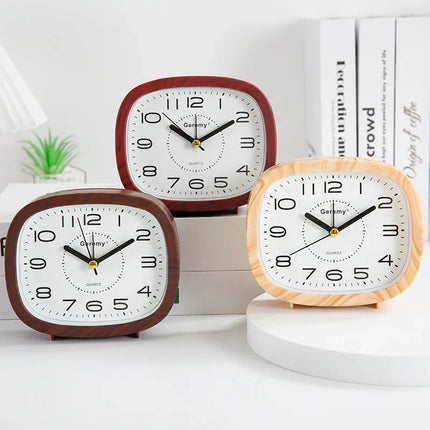 Analoginen herätyskello suurilla numeroilla