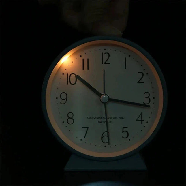 Äänetön analoginen herätyskello makuuhuoneeseen