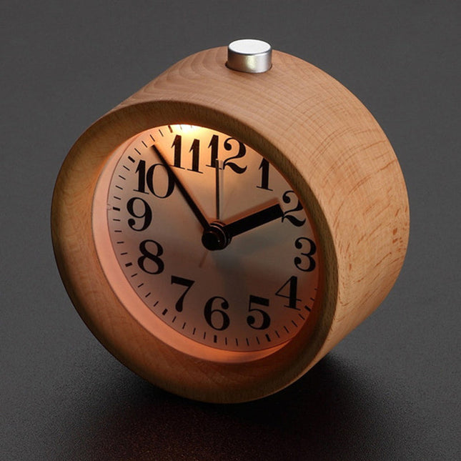 Pyöreä puinen analoginen herätyskello