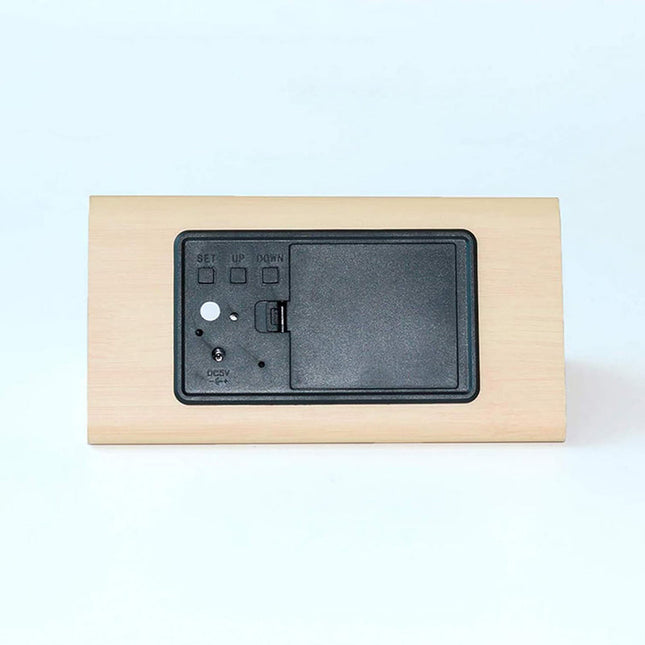 Moderni puinen digitaalinen herätyskello