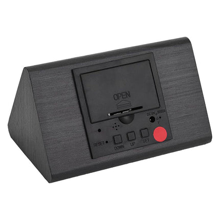 Musta puinen herätyskello digitaalinäytöllä