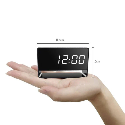 Full HD piilokameralla varustettu herätyskello