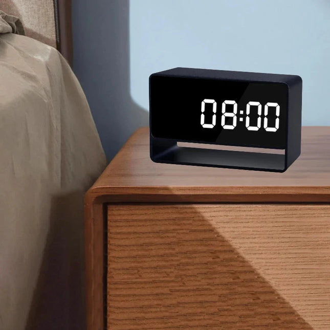 Full HD piilokameralla varustettu herätyskello