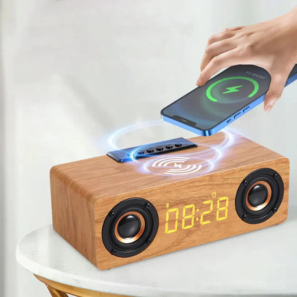 Puinen Bluetooth-kaiutin kelloradiolla