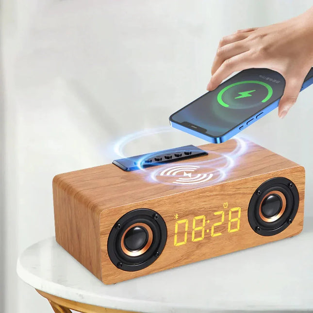 Puinen Bluetooth-kaiutin kelloradiolla