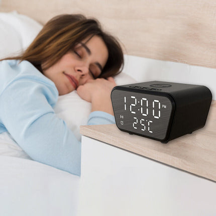 Digitaalinen herätyskello langattomalla latauksella