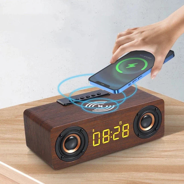 Retro puinen Bluetooth-kaiutin herätyskellolla