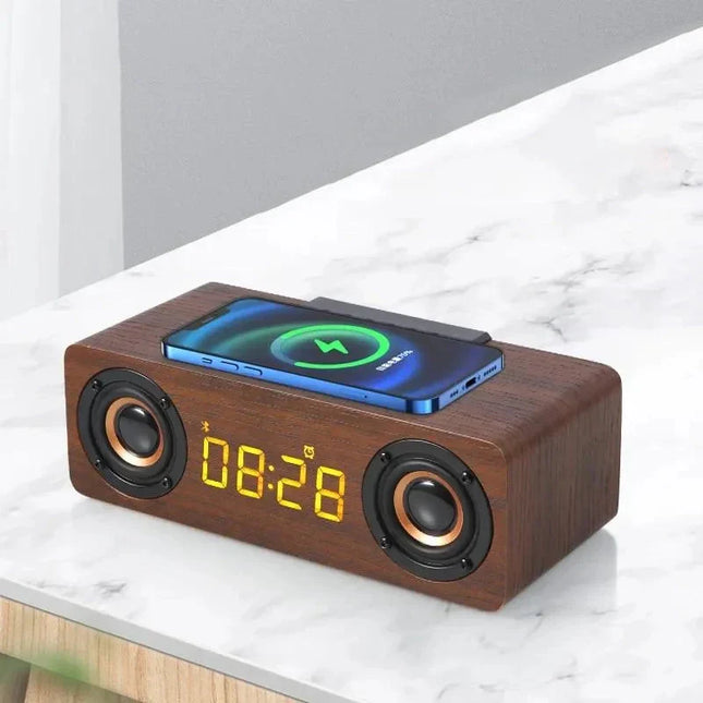 Retro puinen Bluetooth-kaiutin herätyskellolla