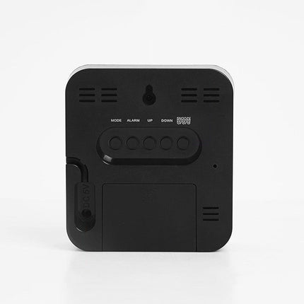 Pieni matkaherätyskello valaisevalla näytöllä