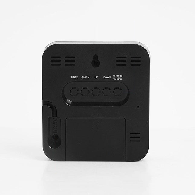 Pieni matkaherätyskello valaisevalla näytöllä