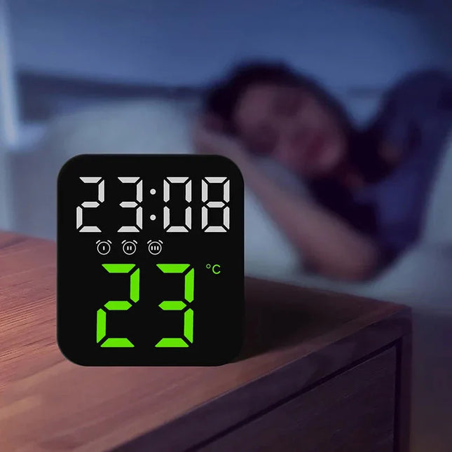 Moderni design matkaherätyskello LED-näytöllä