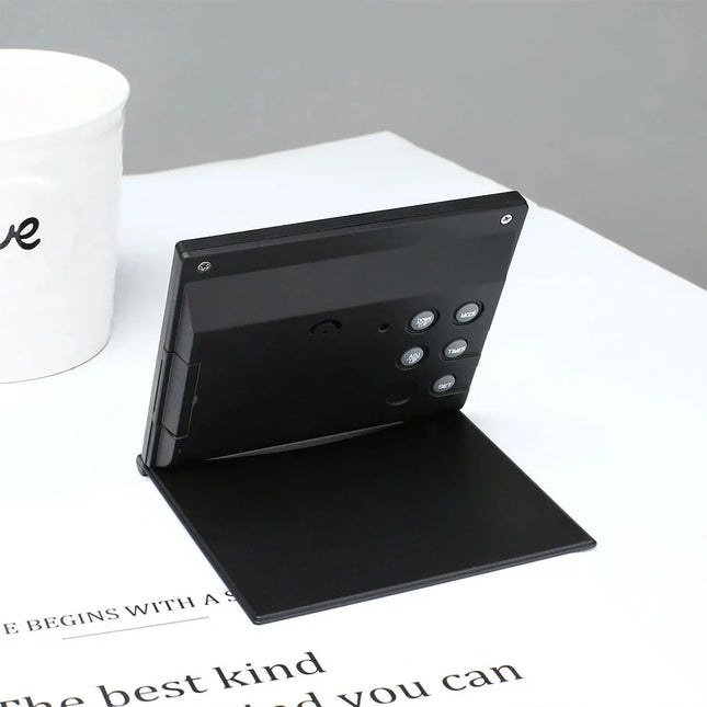 Kokoontaitettava pieni matkaherätyskello