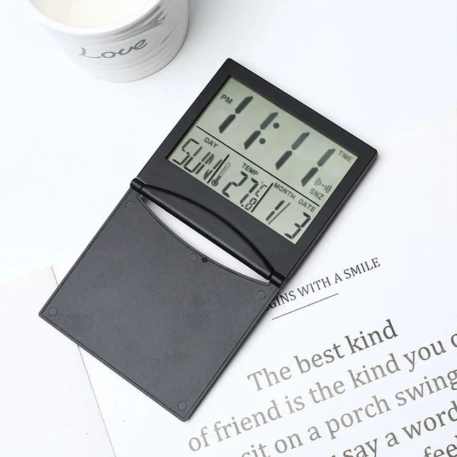 Kokoontaitettava pieni matkaherätyskello