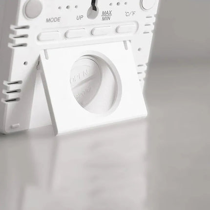 Äänetön digitaalinen matkaherätyskello