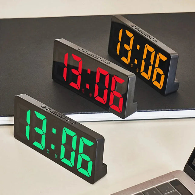 Moderni LED-herätyskello suurilla numeroilla