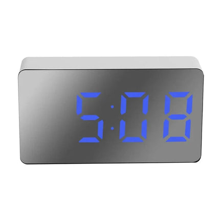 Yksinkertainen digitaalinen herätyskello peilipinnalla