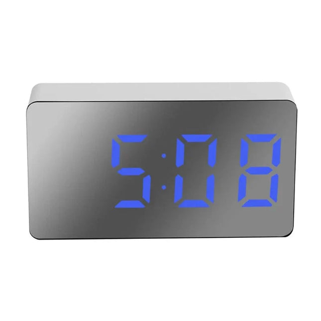 Yksinkertainen digitaalinen herätyskello peilipinnalla