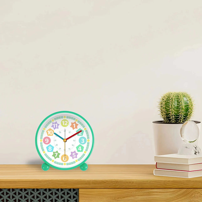 Opettavainen herätyskello kellonajan opetteluun