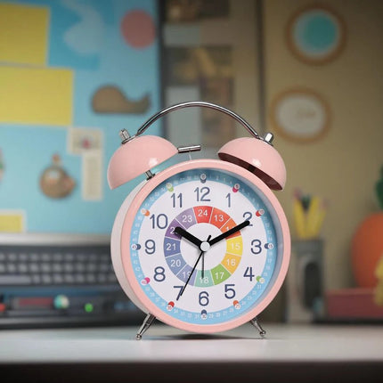 Opettavainen herätyskello päivä ja yö -näytöllä